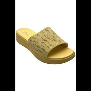 CLOUDSTEPPERS by Clarks Women's Drift Twist Casual Slides Pale yellow - Wide
